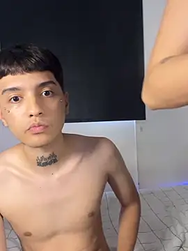 Snapshot of itselladoll chatting on February 27, 2026, 10:32 pm itselladoll online show from February 27, 2026, 10:32 pm