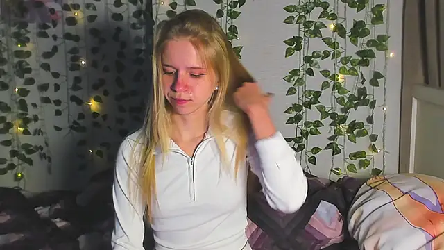 Cute Madam online show from January 12, 2026, 10:59 pm