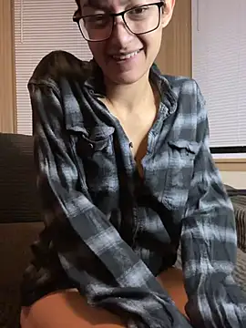 Snapshot of FaiiryArii chatting on January 12, 2026, 4:29 am FaiiryArii online show from January 12, 2026, 4:29 am