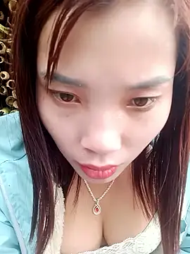 yeutinh00 online show from February 14, 2026, 4:42 am