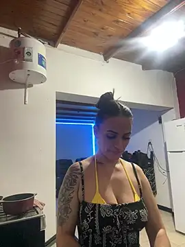 Snapshot of donatella07 chatting on January 12, 2026, 12:16 am donatella07 online show from January 12, 2026, 12:16 am