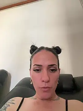 Snapshot of donatella07 chatting on January 13, 2026, 6:02 pm donatella07 online show from January 13, 2026, 6:02 pm