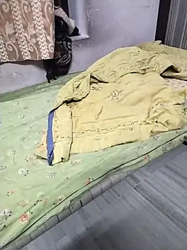 Snapshot of hornycouple20000 chatting on March 1, 2026, 4:09 pm hornycouple20000 online show from March 1, 2026, 4:09 pm