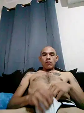 Snapshot of RuEnEd chatting on February 11, 2026, 3:17 pm RuEnEd online show from February 11, 2026, 3:17 pm