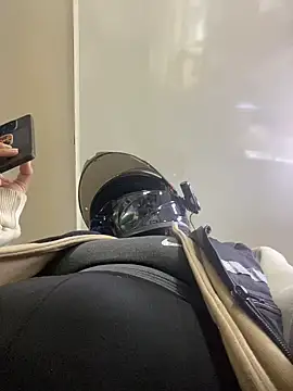 Scarlet auraa online show from April 7, 2026, 11:26 pm