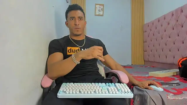 axelsavage042 online show from January 12, 2026, 7:41 pm