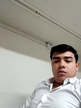 Snapshot of Yosoyelmismo-6737 chatting on January 5, 2026, 11:30 pm Yosoyelmismo-6737 online show from January 5, 2026, 11:30 pm