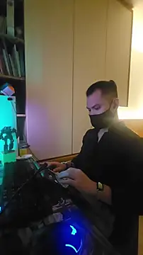 Snapshot of OnlyHand9x chatting on February 4, 2026, 5:52 pm OnlyHand9x online show from February 4, 2026, 5:52 pm