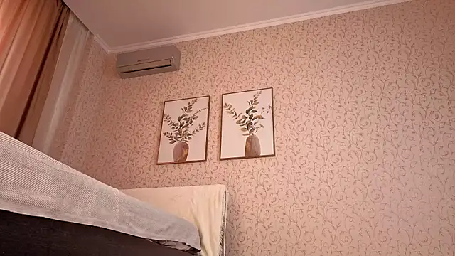 AveloriaLove online show from March 22, 2026, 12:08 pm