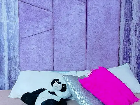 AlahiaEvansz online show from February 19, 2026, 4:19 am