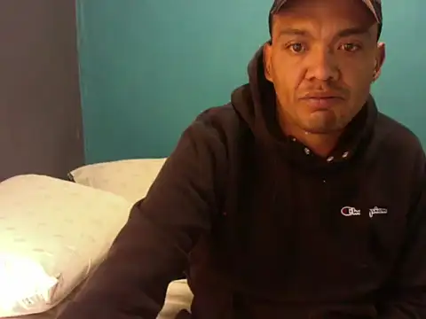 latinomoreno95 online show from January 9, 2026, 5:26 pm