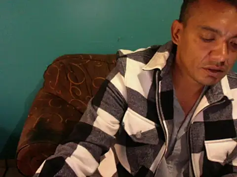 latinomoreno95 online show from June 17, 2026, 7:26 pm