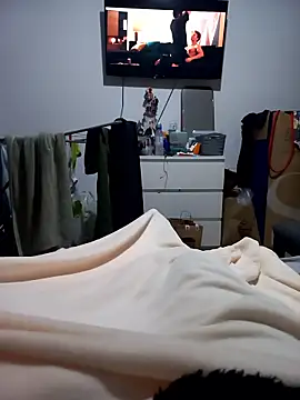 Henrytsuzuki online show from January 11, 2026, 2:27 am