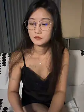 AnnieLi888 online show from April 15, 2026, 7:59 am