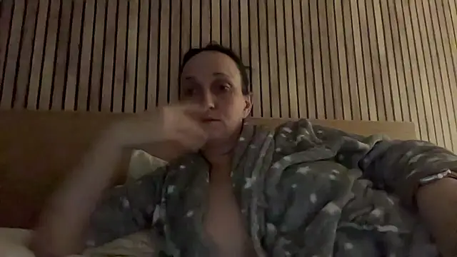 MissMidnight online show from January 8, 2026, 5:43 am