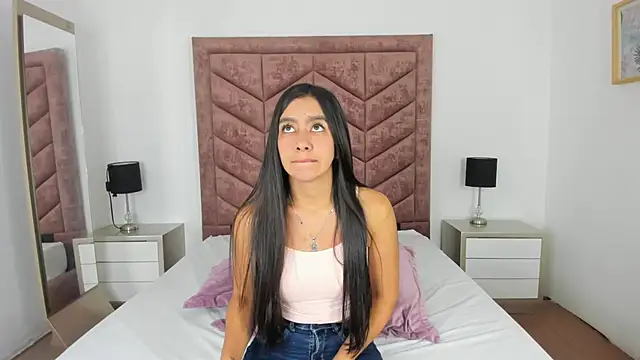 Zara Cardona online show from January 12, 2026, 11:59 am