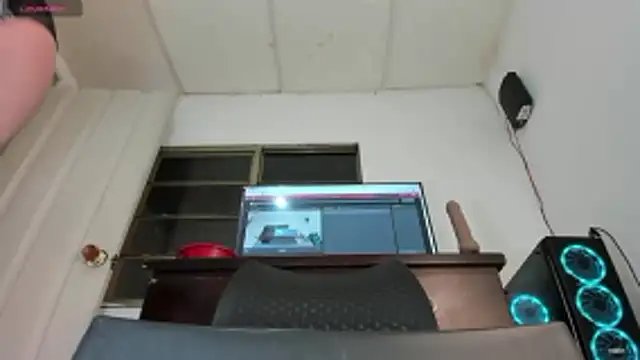 nickytabitch online show from June 16, 2026, 1:41 am