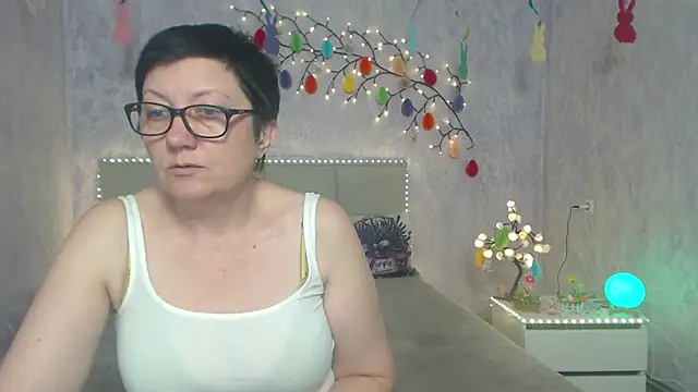 EmilyL0ve online show from April 2, 2026, 6:33 am