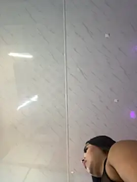 Liaevans   online show from January 10, 2026, 7:04 pm