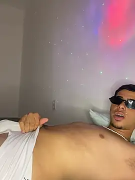 lzinho9153 online show from January 12, 2026, 12:49 am