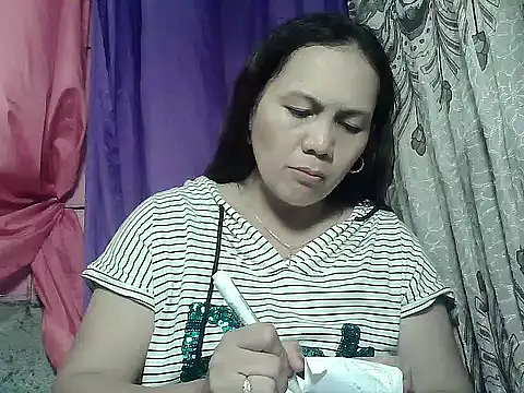 prettymomma24xx online show from May 9, 2026, 9:58 am