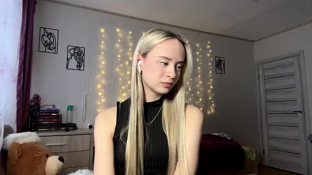 LatashiaOrcutt online show from January 6, 2026, 12:42 pm