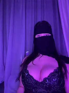 Snapshot of Layano chatting on February 24, 2026, 7:17 am Layano online show from February 24, 2026, 7:17 am