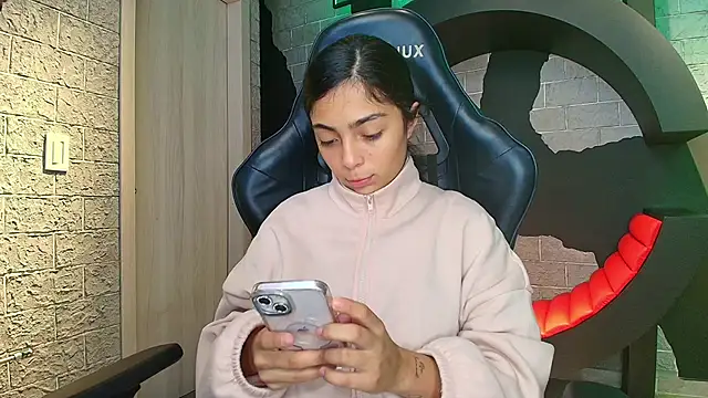 RoousseGil online show from January 9, 2026, 12:08 pm