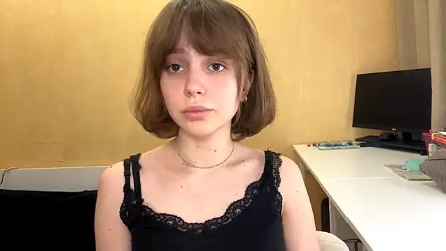 Snapshot of lil_glow chatting on January 13, 2026, 12:21 pm lil glow online show from January 13, 2026, 12:21 pm