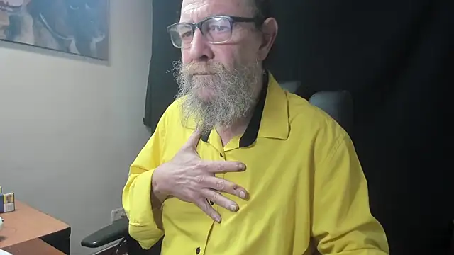 Snapshot of Uncle_Hottie chatting on February 5, 2026, 2:54 pm Uncle Hottie online show from February 5, 2026, 2:54 pm