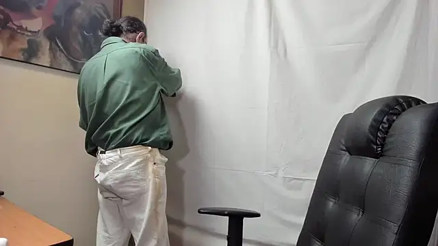 Snapshot of Uncle_Hottie chatting on February 10, 2026, 9:41 pm Uncle Hottie online show from February 10, 2026, 9:41 pm