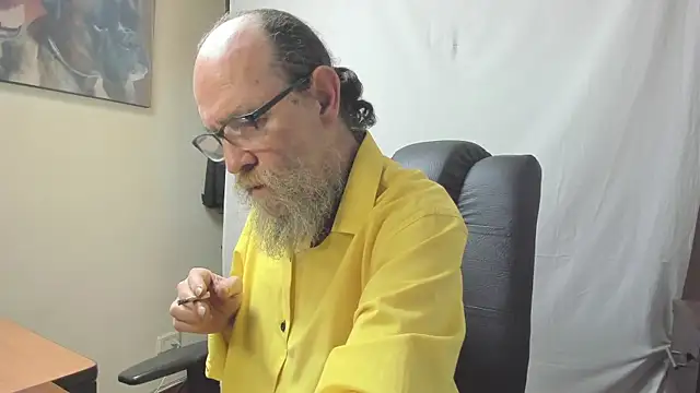 Snapshot of Uncle_Hottie chatting on February 16, 2026, 10:06 pm Uncle Hottie online show from February 16, 2026, 10:06 pm