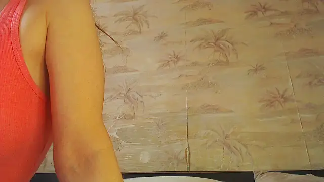 MelanyOxx online show from July 13, 2026, 3:42 am