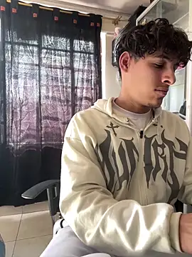 Snapshot of MaxStar26 chatting on February 5, 2026, 2:22 pm MaxStar26 online show from February 5, 2026, 2:22 pm