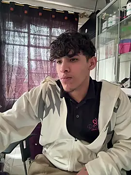 Snapshot of MaxStar26 chatting on April 6, 2026, 4:19 pm MaxStar26 online show from April 6, 2026, 4:19 pm