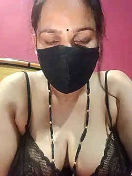 Snapshot of 01Roshani chatting on June 9, 2026, 9:26 pm 01Roshani online show from June 9, 2026, 9:26 pm