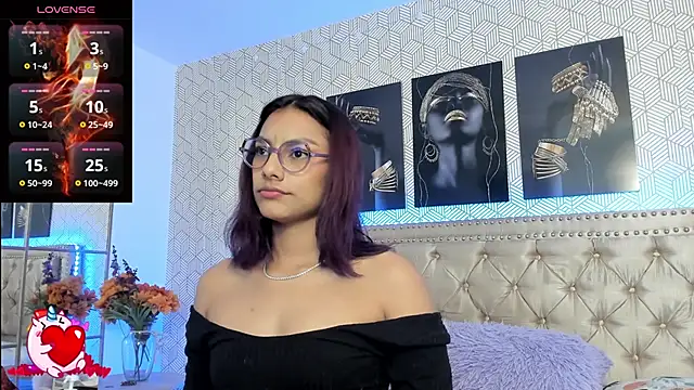 Snapshot of MeganRosseX chatting on February 2, 2026, 9:13 pm MeganRosseX online show from February 2, 2026, 9:13 pm