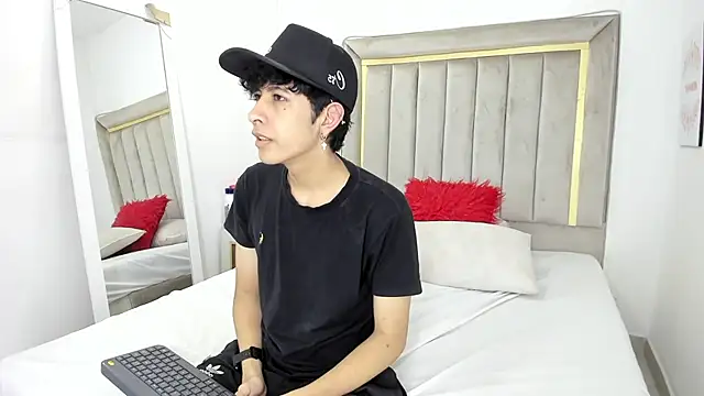 julian xx online show from January 7, 2026, 7:05 pm