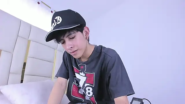 Snapshot of julian_xx chatting on July 15, 2026, 7:52 pm julian xx online show from July 15, 2026, 7:52 pm