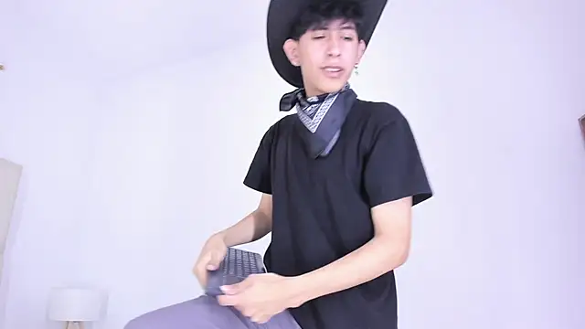 Snapshot of julian_xx chatting on July 16, 2026, 7:09 pm julian xx online show from July 16, 2026, 7:09 pm