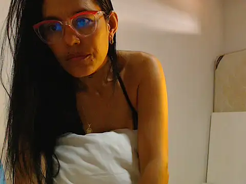 Elizabeth manzon online show from June 14, 2026, 8:33 pm