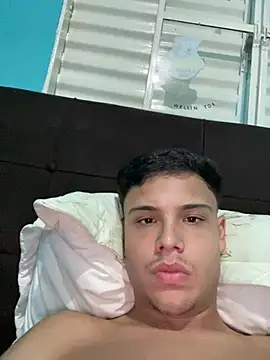 Wellington00  online show from February 10, 2026, 1:21 am