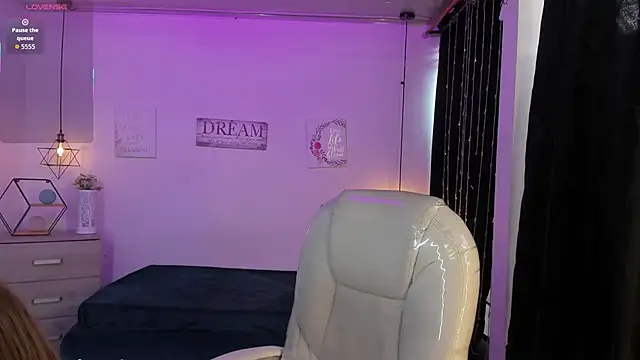 Kendry fox420  online show from February 8, 2026, 7:06 pm