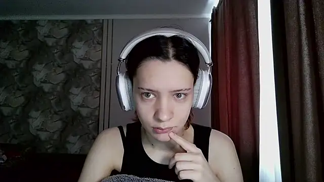 LxayBloom online show from February 28, 2026, 5:52 am