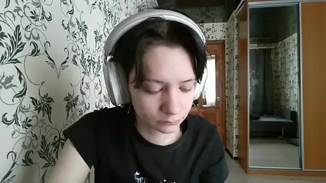 LxayBloom online show from March 30, 2026, 6:36 am