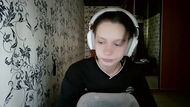 LxayBloom online show from April 11, 2026, 7:45 am