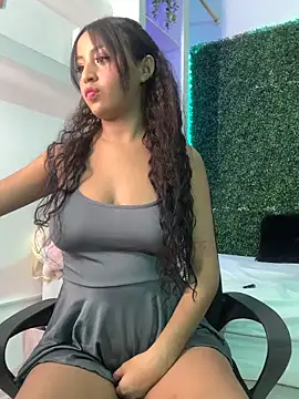 PaulaSweetFire  online show from May 12, 2026, 11:02 pm