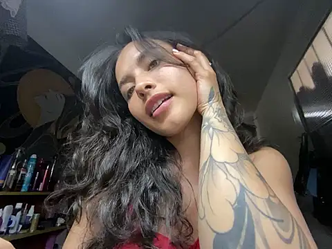 Snapshot of auroramooon chatting on February 19, 2026, 6:15 pm auroramooon online show from February 19, 2026, 6:15 pm