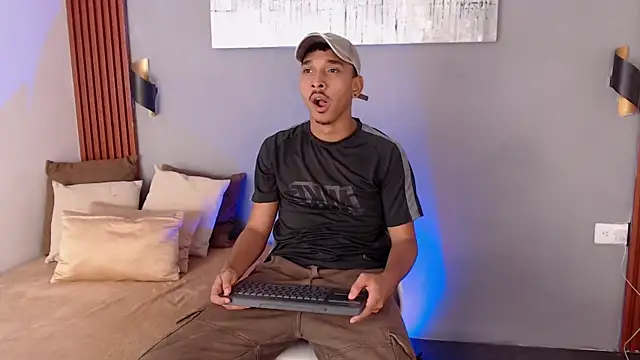 Snapshot of Julian_Dark_ chatting on March 3, 2026, 4:07 am Julian Dark online show from March 3, 2026, 4:07 am