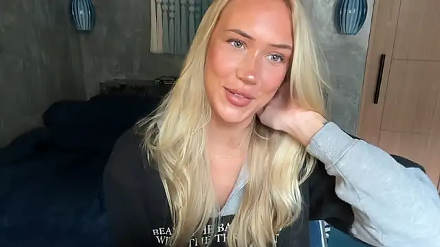 Snapshot of livsslife chatting on February 22, 2026, 3:18 am livsslife online show from February 22, 2026, 3:18 am